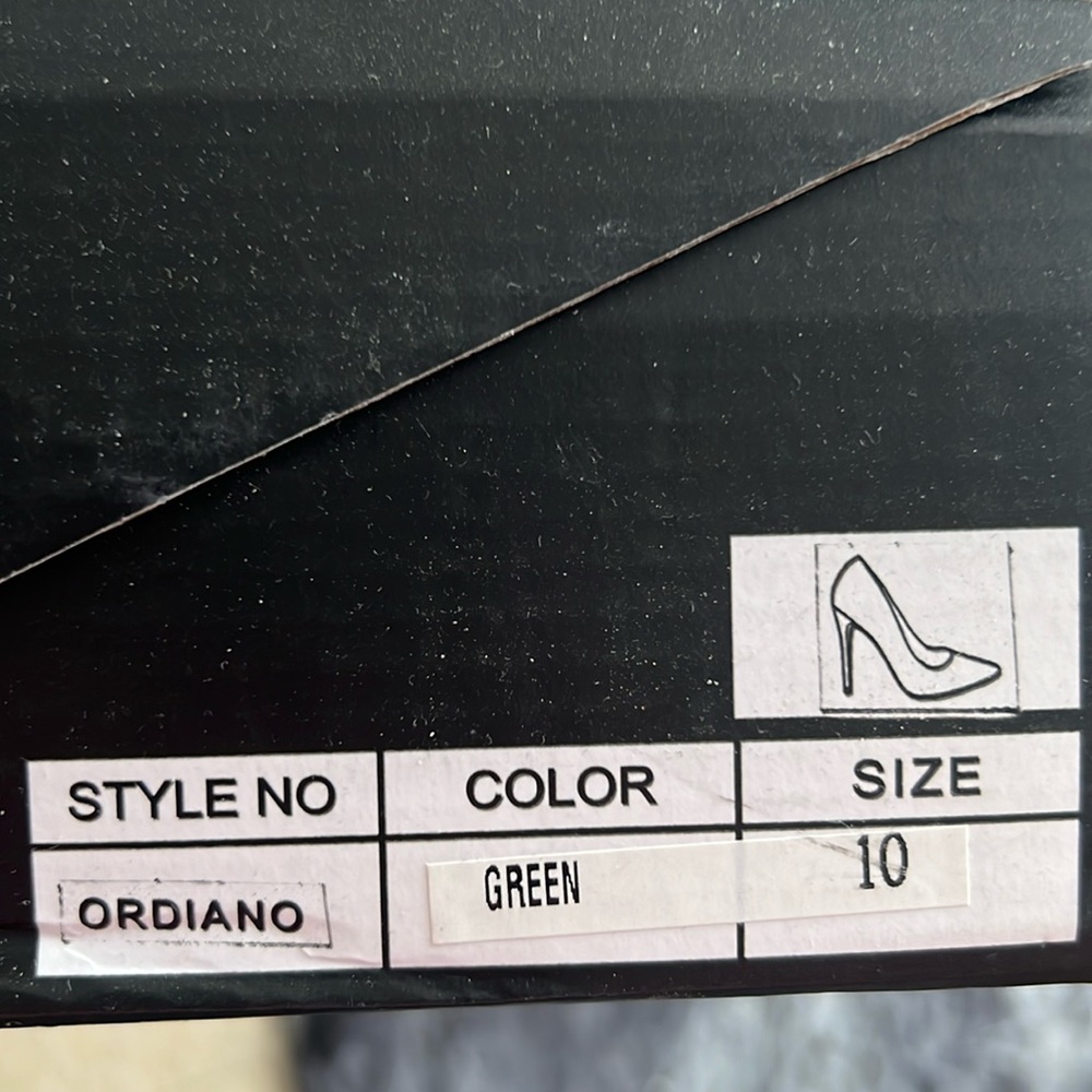 Brand new green suede green heels